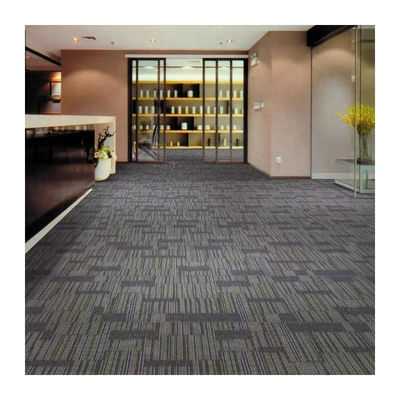 1/12 ホテル や 事務所 に 用い られる シンプル な カーペット タイル