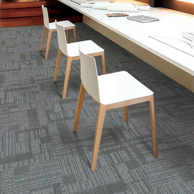 8kg/sqm オフィス用モジュール式床の長方形のための高級取り外し可能なカーペットタイル